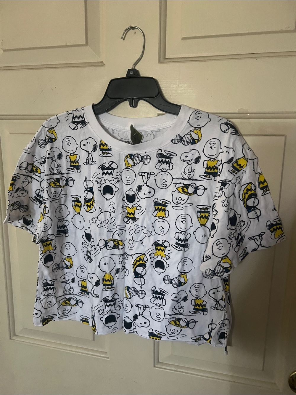 Peanuts Graphic Crop Tee - White & Yellow juniors  Shirt XL